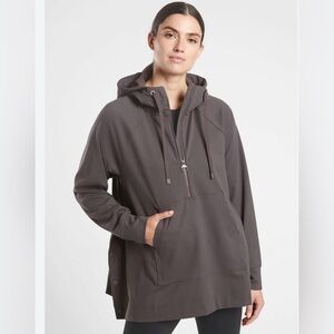 Athleta Glacier Handkerchief Poncho Black Medium Athleisure hoodie